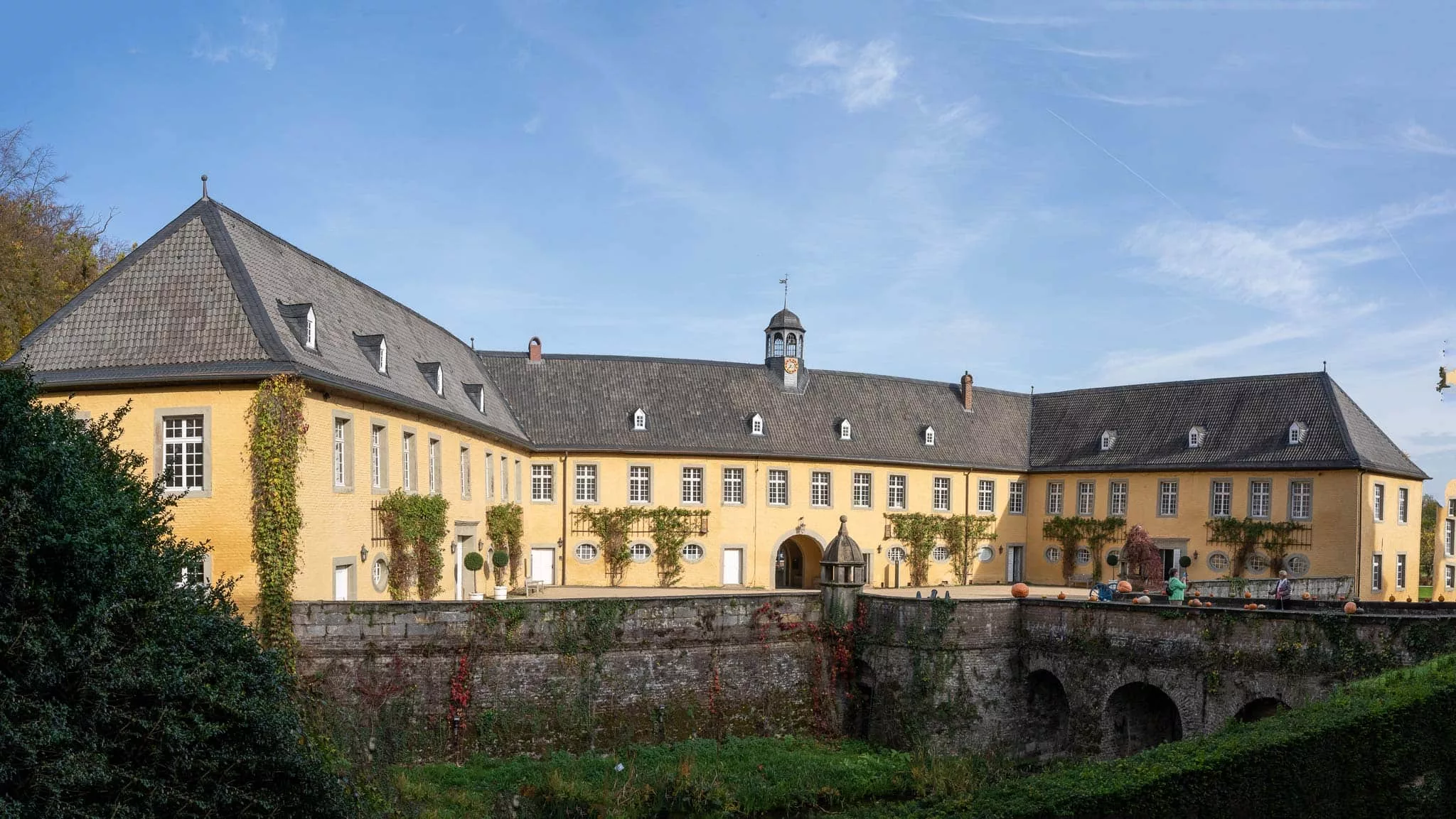 Schloss Dyck (Panoramaaufnahme)